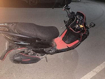 мопеды 150 куб: Скутер/мопед 50–150 см³ (визуально спортивного стиля), черный с — 5