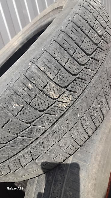 full construction: Автомобильных шин Параметры: - Размер 215/55 R17, индекс — 8