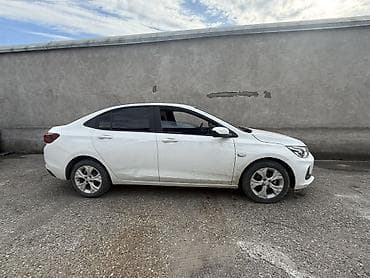 Chevrolet Onix: 2020 г., 1 л, Автомат, Бензин, Седан — 4
