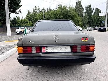 190: Mercedes-Benz 190: 1991 г., 2 л, Механика, Бензин, Седан — 4