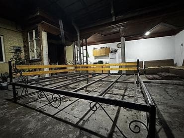 продаю топчаны: Двуспальная кровать, Каркас без матраса, длина - 280 см — 3