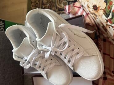 Белые кроссовки Puma Basket Classic XXI — классический стиль с