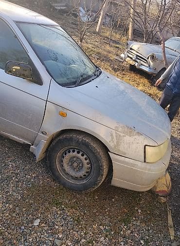 skyline 33: Nissan Bluebird: 2001 г., 1.8 л, Автомат, Бензин, Седан — 7