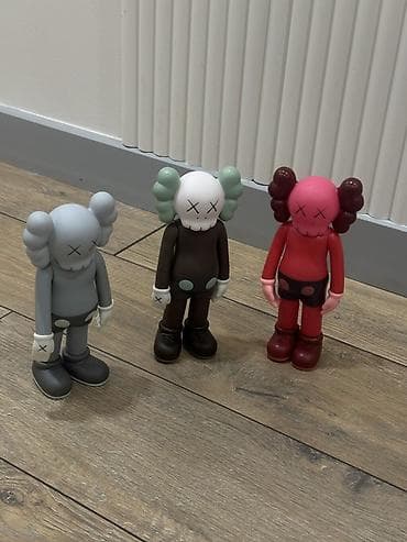 улак муляж: Фигурки-арттои в стиле KAWS “Companion” ( - Материал: пластик/винил. - — 1