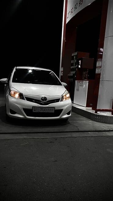 Toyota Yaris: 2012 г., 1.3 л, Механика, Бензин, Хэтчбэк