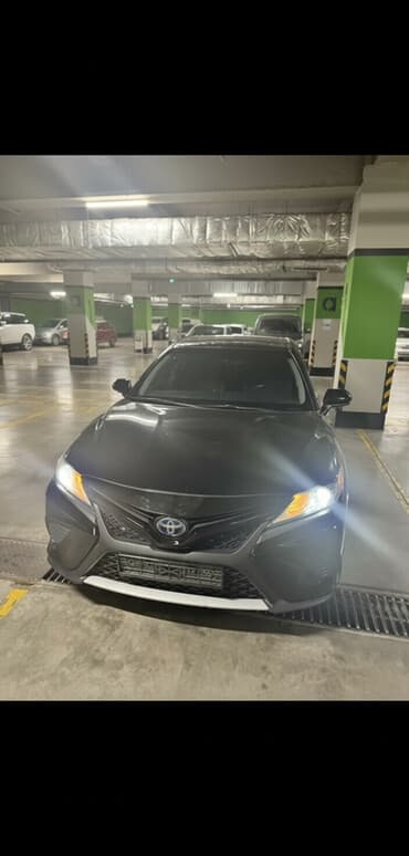 Toyota Camry: 2017 г., 2.5 л, Гибрид, Седан