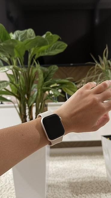 Продам Apple Watch Series 4 ⌚️ Размер: 44 мм В хорошем