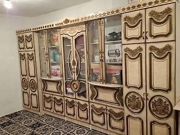 стол офисный с тумбой: Гарнитур для зала, Б/у, Шкаф, ДСП, цвет - Бежевый — 1