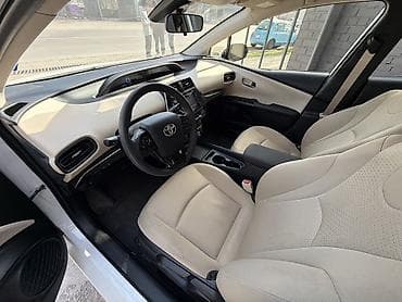 nio et9: Toyota Prius: 2019 г., 1.8 л, Вариатор, Гибрид, Лифтбек — 3