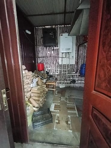 гараж каракол: Сдается помещение 200 кв,м. Район резиденции. 1 этаж. Под: магазин — 2