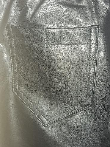 коженные брюки: Черные брюки из эко‑кожи - Прямой крой, средняя посадка. - Пояс на — 3