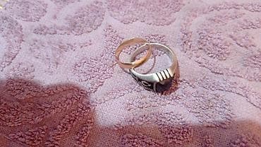 Набор из двух колец: - Классическое гладкое тонкое кольцо желтого