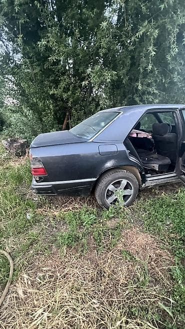 крыло переднее мерседес w210: Mercedes-Benz W124: 1992 г., Седан — 1