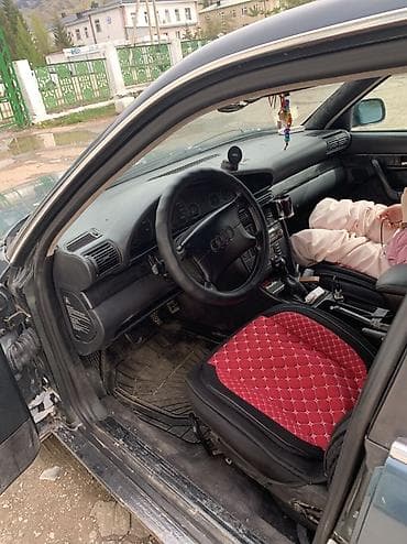 аванта 1996: Audi A6: 1996 г., 2.6 л, Механика, Бензин, Седан — 4