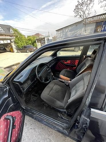 mazda 3: Audi 100: 1989 г., Механика, Седан — 7