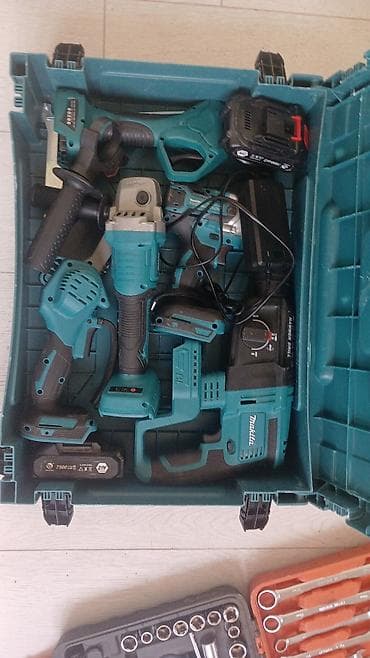 Генераторы: Набор аккумуляторного электроинструмента в кейсе Состав: - Перфоратор — 1