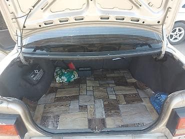 mazda 321: Mazda 626: 1991 г., 2 л, Автомат, Бензин, Седан — 5