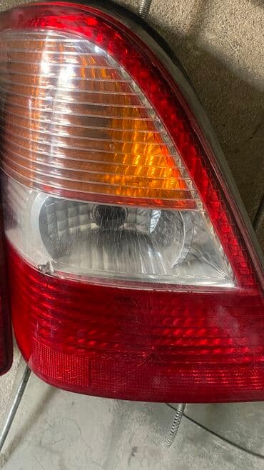 напольные вазы: Honda odessey ra6 Фары Плафоны задние Б/у с трещинами на фото видно — 3