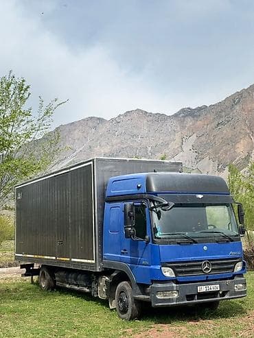 shkoda rapid: Грузовик, Mercedes-Benz — 2