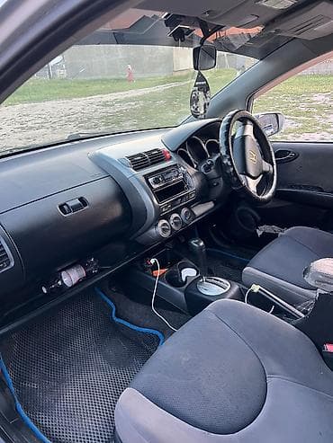 аренда авто с последующим выкупом в бишкеке: Honda Fit: 2005 г., 1.5 л, Вариатор, Бензин, Хэтчбэк — 4