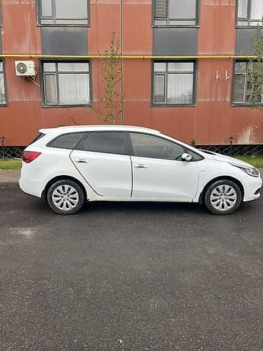 Kia: Kia Ceed: 2014 г., 1.6 л, Механика, Бензин, Универсал — 2