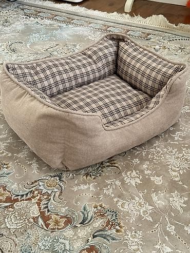 Уютная прямоугольная лежанка для домашних животных с мягкими at lalafo.kg Уютная прямоугольная лежанка для домашних животных с мягкими