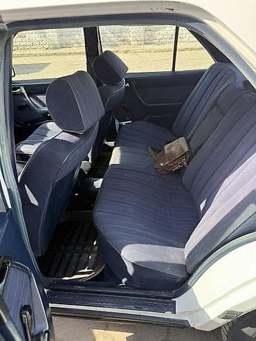 Mercedes-Benz W124: 1987 г., 2.3 л, Механика, Бензин, Седан — 3