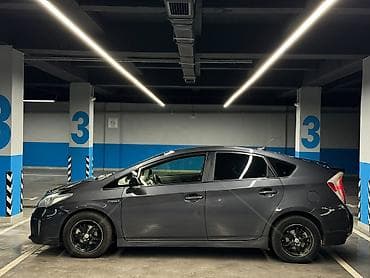 тойоты: Toyota Prius: 2013 г., 1.8 л, Вариатор, Гибрид, Хэтчбэк — 3