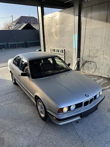 бокс сдаю: BMW 5 series: 1992 г., 2.5 л, Автомат, Бензин, Седан — 2