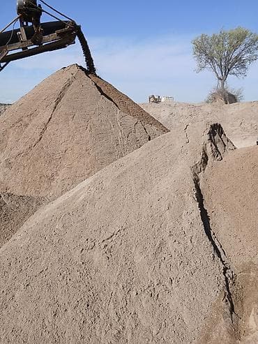 Песок карьерный (мытый/сеяный) - Фракция: мелкая и средняя;