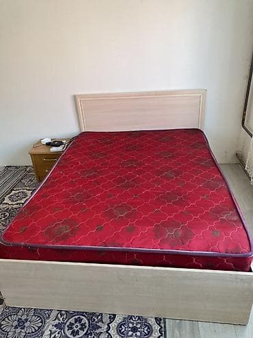 Двуспальная кровать, Б/у, С матрасом, длина - 200 см