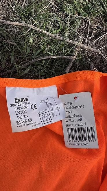 глушитель на авто: Автомобильный комплект безопасности Состав: - Огнетушитель пенный — 6