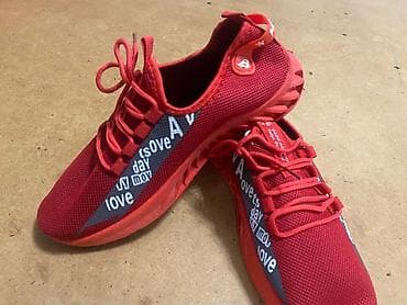 Босоножки, сандалии, шлепанцы: Легкие красные кроссовки с сетчатым верхом и контрастными вставками — 2