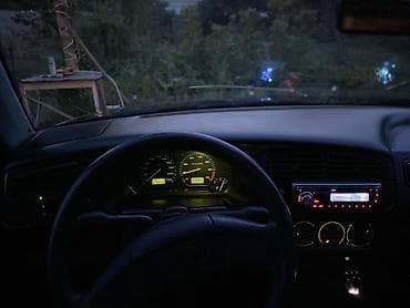Volkswagen: Volkswagen Golf: 1993 г., 1.6 л, Механика, Бензин, Хэтчбэк — 4