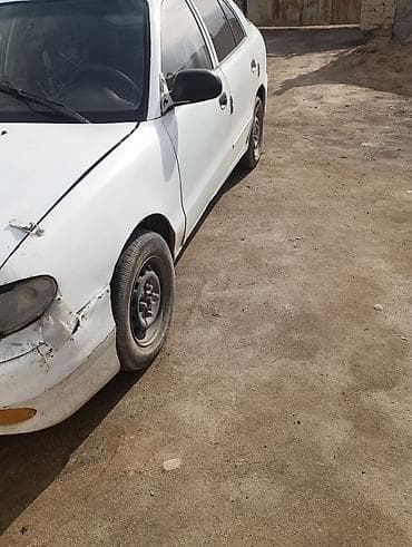 део тико: Автомобиль седан, белый цвет, на киргизских номерах (KG, регион 05 — 2