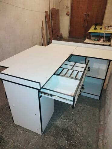 телемастер на дому: Кассовый столы для торговли на заказ
кассовый зоны, ресепшн — 2