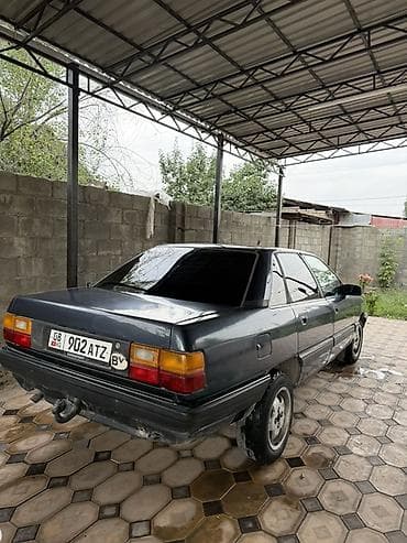 аудио касеты: Audi 100: 1988 г., 1.8 л, Механика, Бензин, Седан — 4