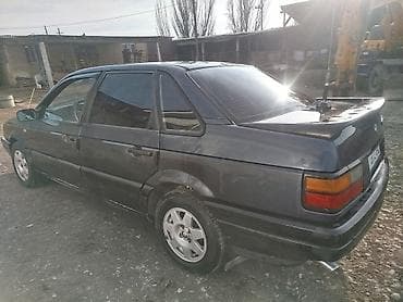 kia stonic: Volkswagen Passat: 1990 г., 1.8 л, Механика, Бензин, Седан — 2