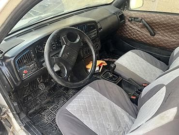 Volkswagen Passat Variant: 1988 г., 1.8 л, Механика, Бензин, Универсал