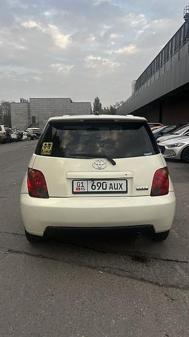 Toyota Ist: 2003 г., Хэтчбэк