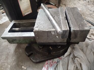 связи с переездом: Продам фрезерные тиски — 1
