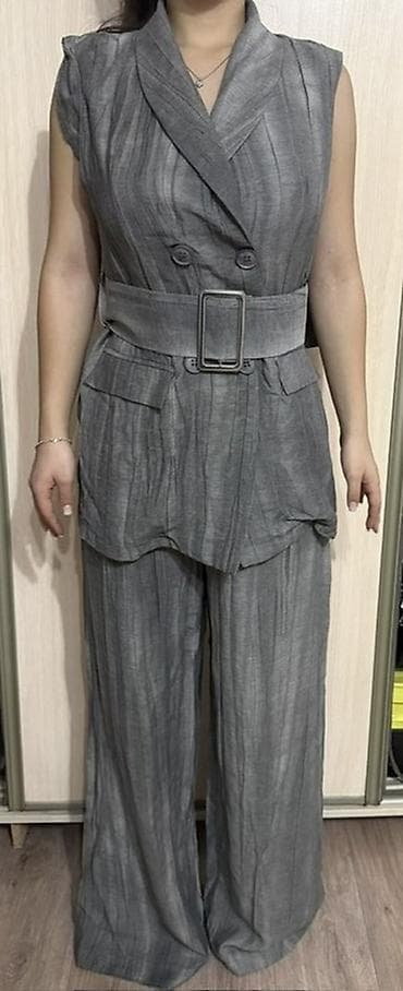 жилетка женский: Женский комплект в стиле смарт-кэжуал, серый. Состав: жилет без — 1