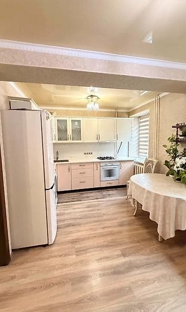 osh flat: 3 комнаты, Цум Агентство недвижимости, Без подселения, от 6 месяцев, С мебелью — 3