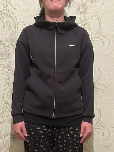 helly hansen: Женская спортивная кофта/ветровка на молнии. Купила за 5500 отдам за — 1