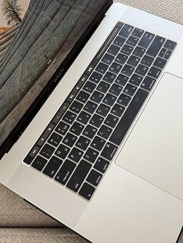 Ноутбуки и аксессуары: Продаю свой Apple MacBook Pro пользовалась мало в идеальном — 9