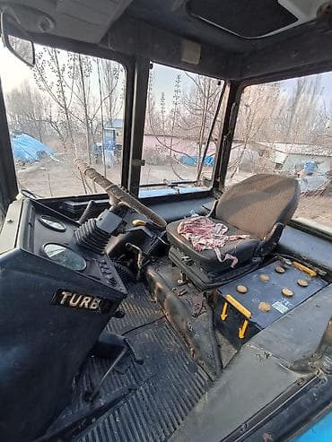 сегментный косилка: Трактор Беларус МТЗ-82.1 - Полный привод (4х4). - Дизельный двигатель — 5