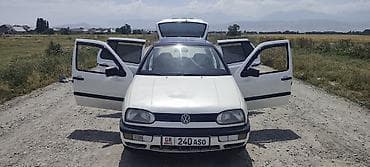 детский машина аккумулятор: Volkswagen Golf III, хэтчбек 5‑дверный, белый жемчуг кузов с черной — 2