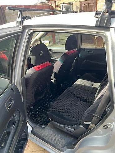 на мото: Honda Stream: 2002 г., Минивэн — 5