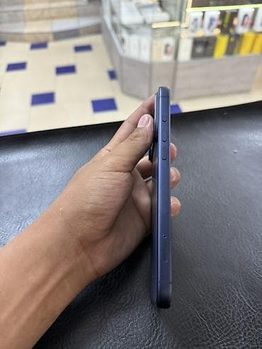 IPhone 17 Pro Max, Б/у, 256 ГБ, Синий, Зарядное устройство, Защитное стекло, Чехол, 94 %