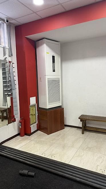 Коммерциялык мүлк: Продаю коммерческое помещение 411кв.м. мкр. Джал. Помещение находится — 9